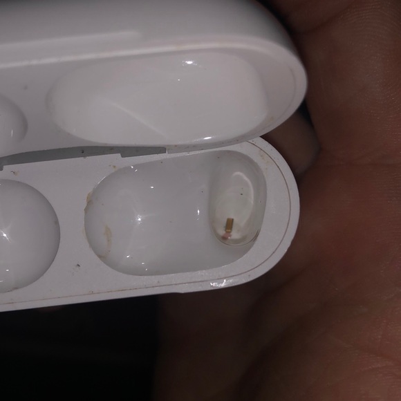 Used apple AirPod case - Picture 6 of 6